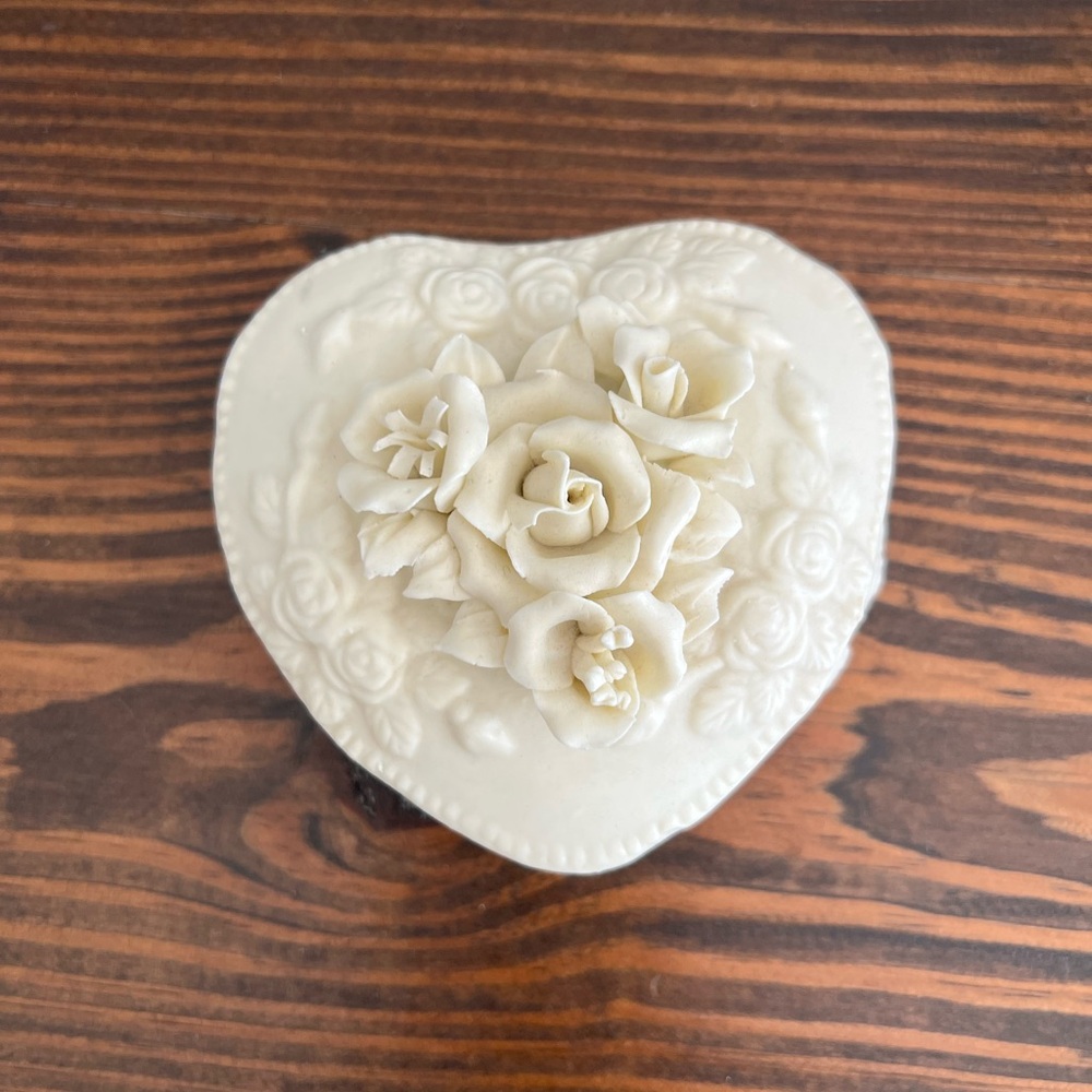 Vintage Coquette off white rose floral elegant heart shaped small trinket box
